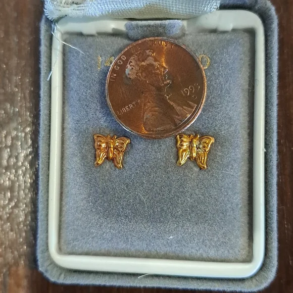 14kt Gold Butterfly Pierced Earrings Small - Picture 4 of 4